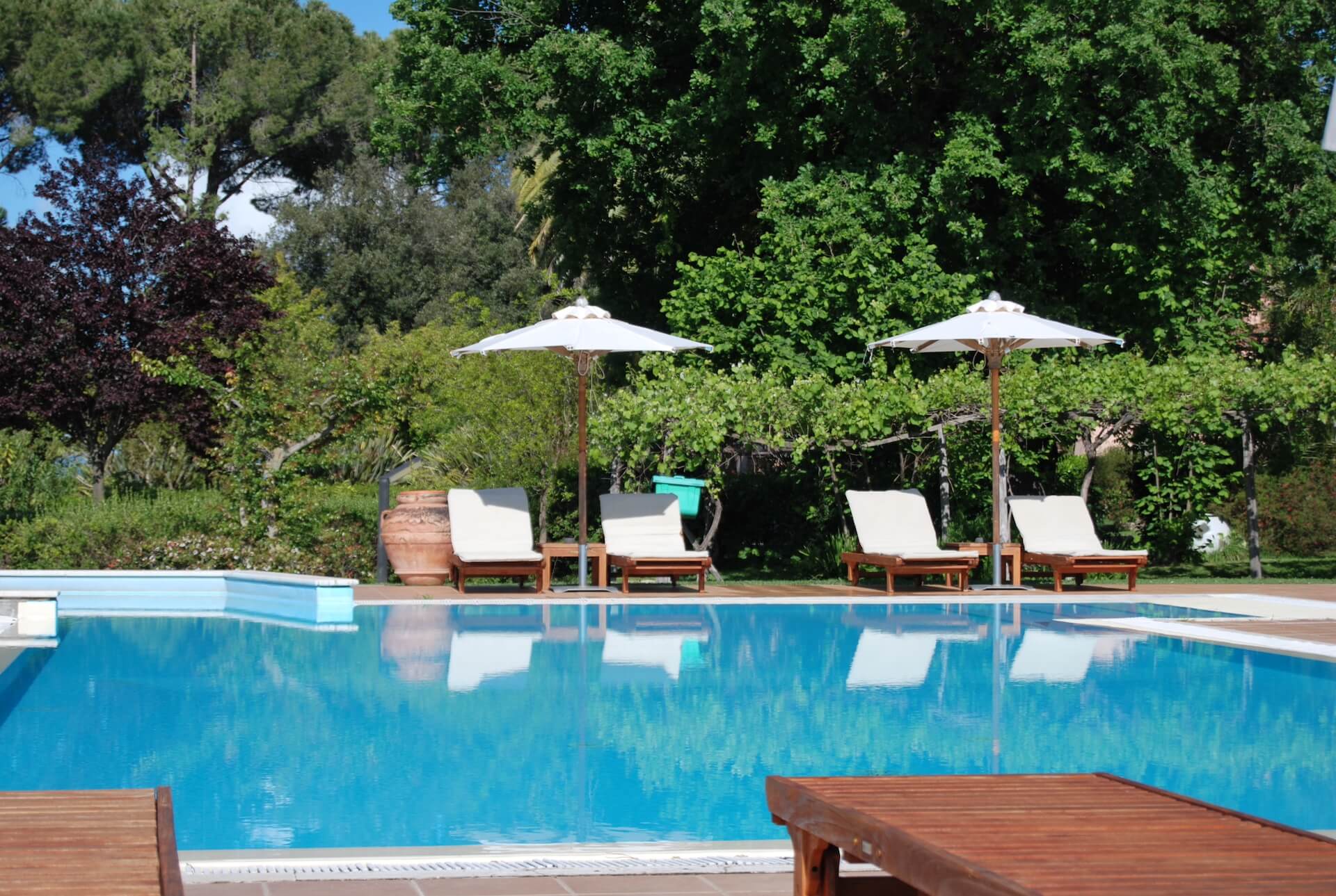 piscina in primavera a Saturnia