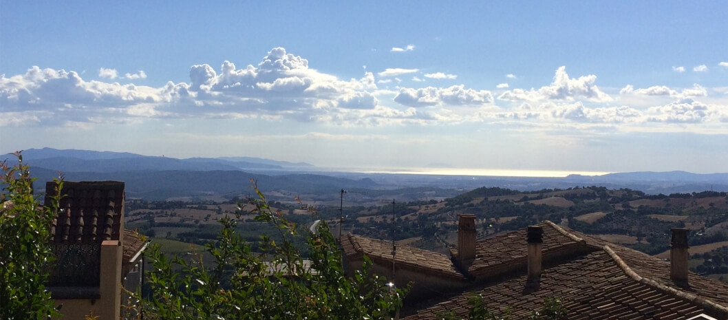 Panorama da Manciano verso la costa